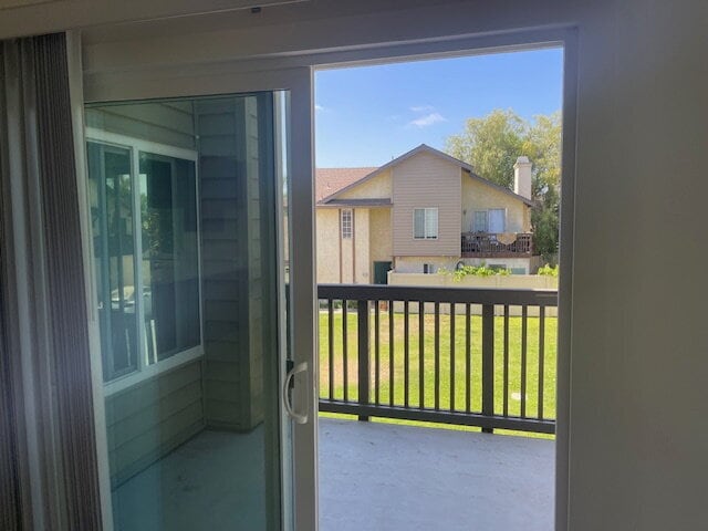 Building Photo - "Charming 3-Bed, 3-Bath Townhouse with Guest Suite & Fireplace in Carlsbad Oasis!"