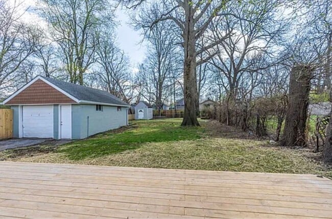 Building Photo - Fully Renovated 2BR/2BA with Garage – Walk to West Sixth & Legacy Trail