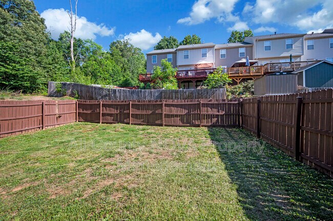Building Photo - 610 Kensington Dr