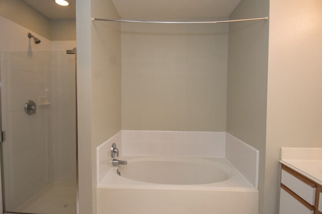 Building Photo - 16933 Scenic Knoll