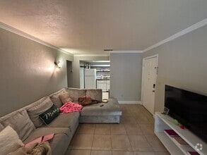 Building Photo - Creekside Villas A4