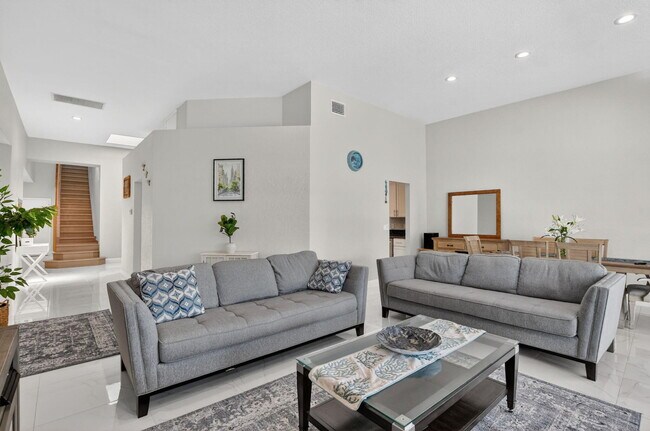 Building Photo - 6502 Via Benita