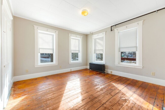 Building Photo - 96 Broadway