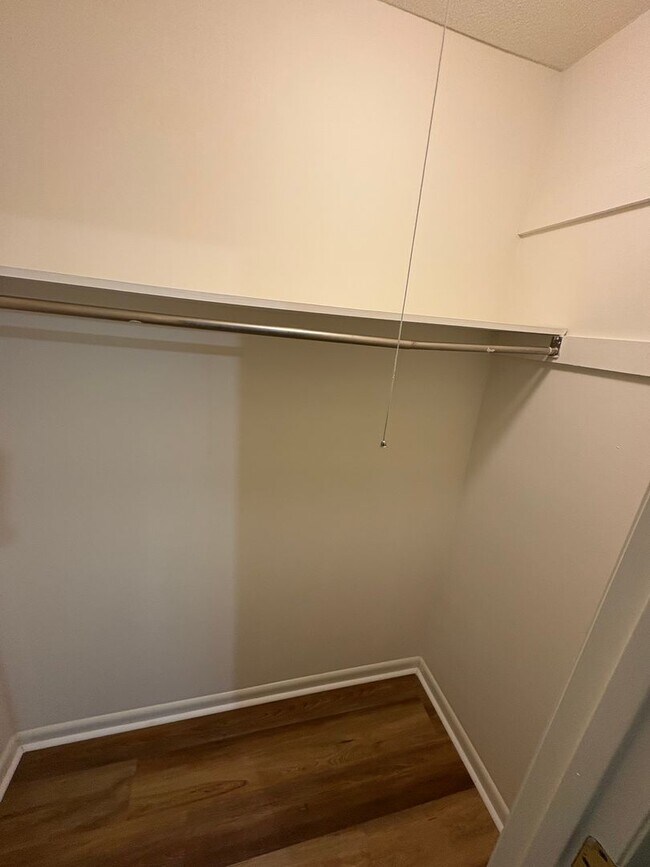 Building Photo - 2bed/1bath Duplex