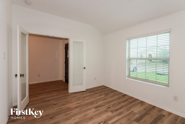Building Photo - 7727 Jasmine Chase Dr