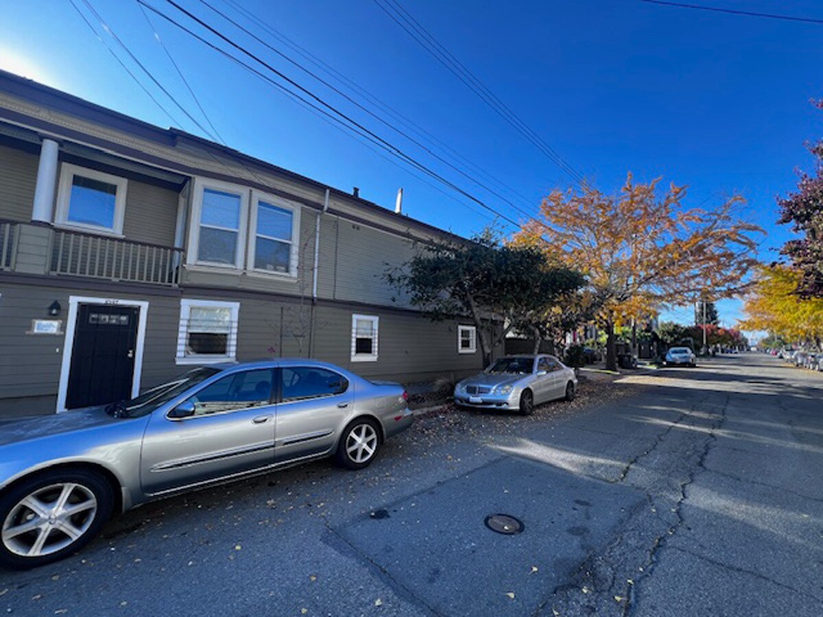 Building Photo - 1037 Peralta St