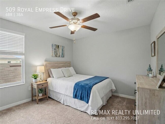 Building Photo - 509 Royal Empress Dr