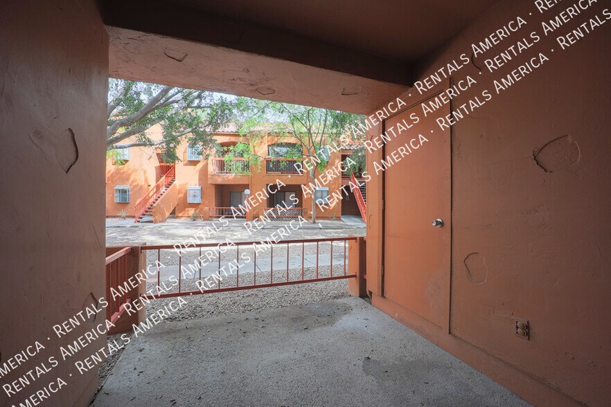 Building Photo - 747 S Ext Rd