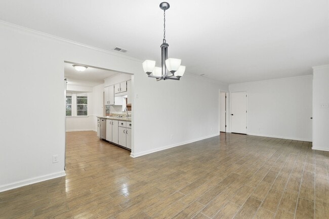 Building Photo - Ranch Home in Wilmington Park For Lease