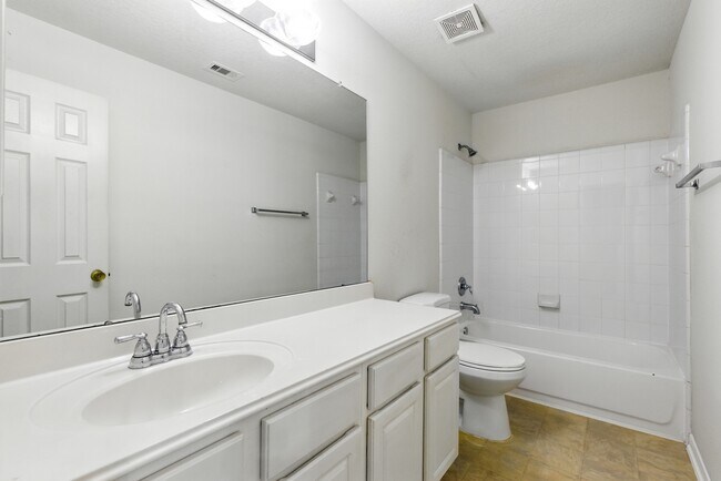 Building Photo - 18607 Camellia Dale tr