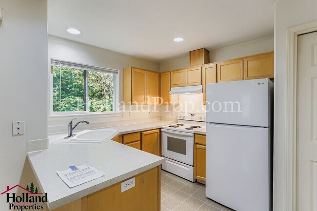 Building Photo - 3060-3062 Lazy River Dr