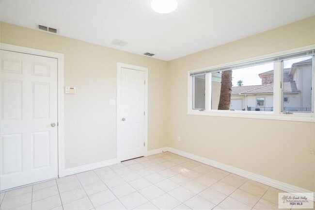 Building Photo - 709 Avenida Morelos