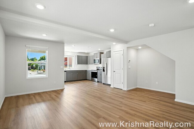 Building Photo - Modern & Spacious 3 BD* 2BA* Brand-New Sin...