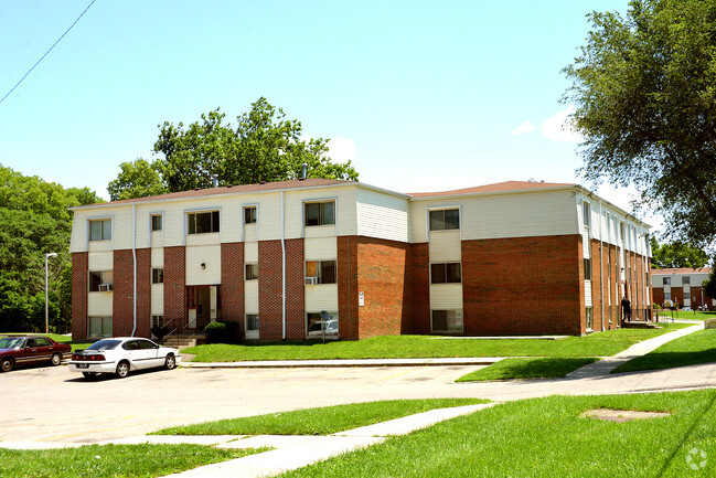 Primary Photo - Western Manor Apartments