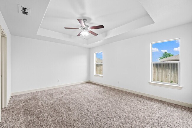 Building Photo - Beautifully Updated 3-Bed, 2-Bath, 2-Car Garage Duplex in Prime Lubbock Location!