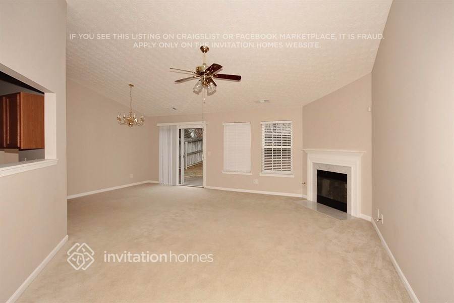 Building Photo - 302 Meadows Ln