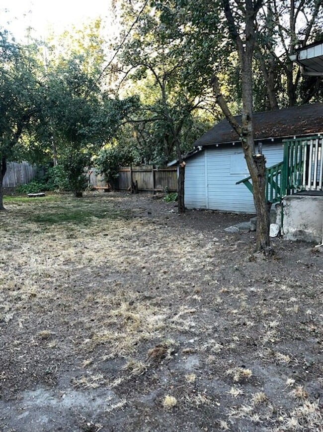Building Photo - 2 Bed 1 Bath Unit Available in Perry Distr...
