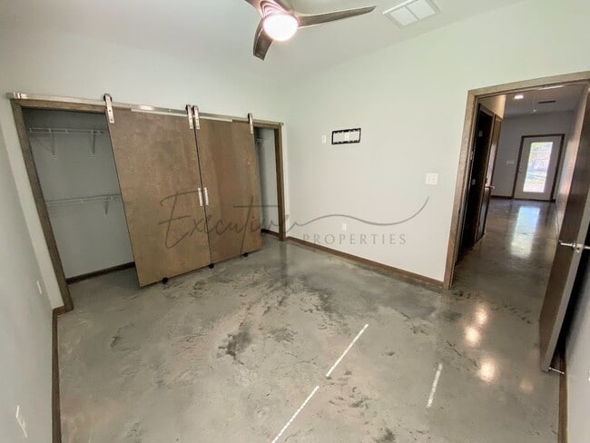 Building Photo - 144 Arlington Dr