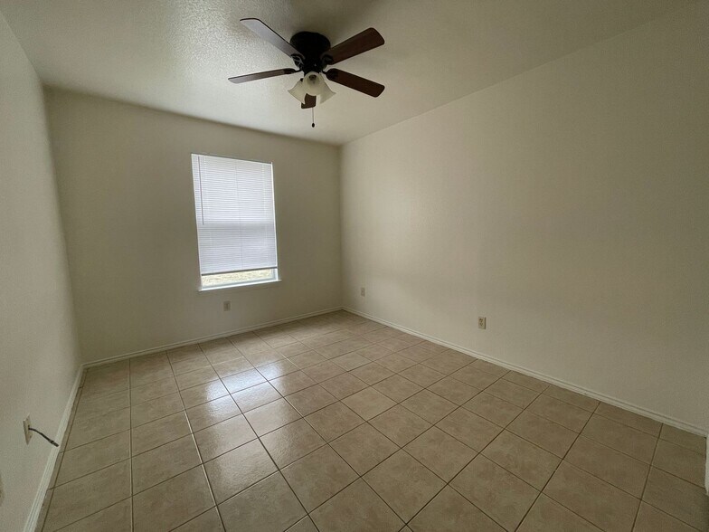 Building Photo - 1712 Benttree Dr