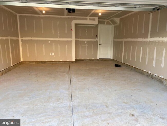 Building Photo - 232 Red Leaf Ln