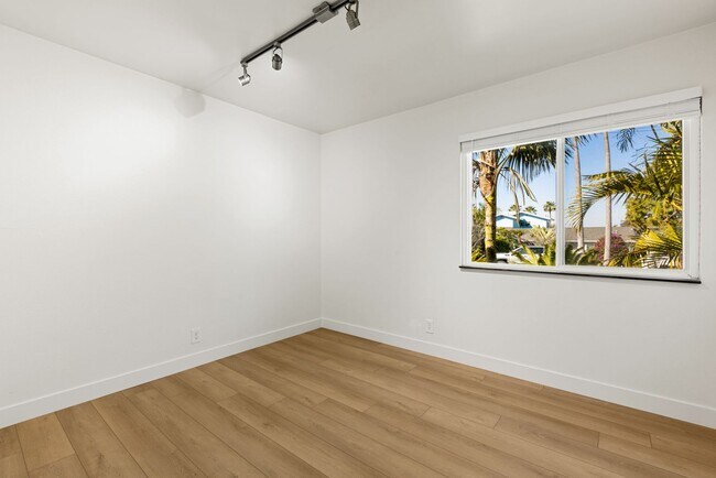 Building Photo - Charming Cardiff-by-the-Sea Cottage - Spacious, Great Neighborhood