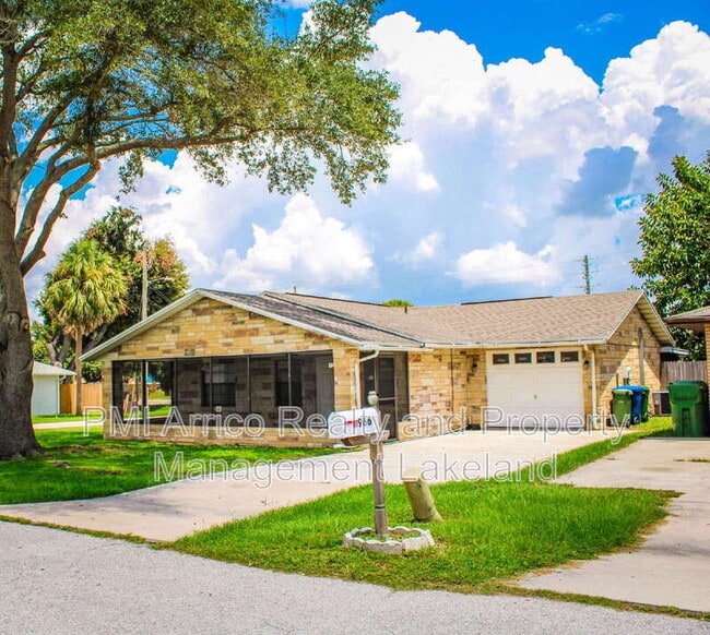 Primary Photo - 968 Sunshine Way SW