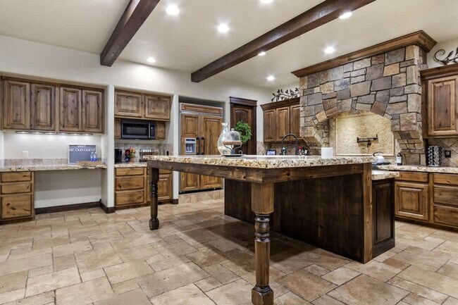 Building Photo - 5605 N Morpheus Pl
