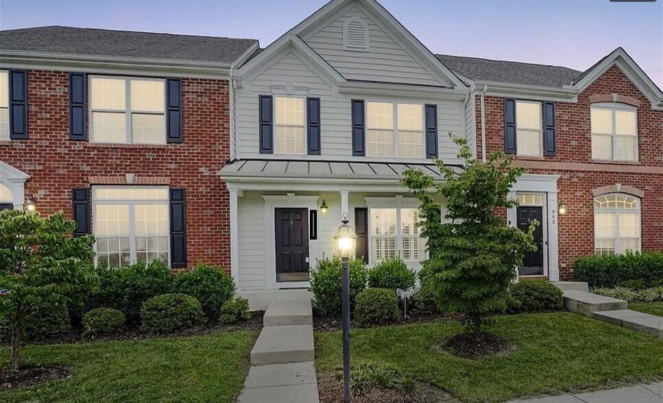 Building Photo - 910 Wellston Ct
