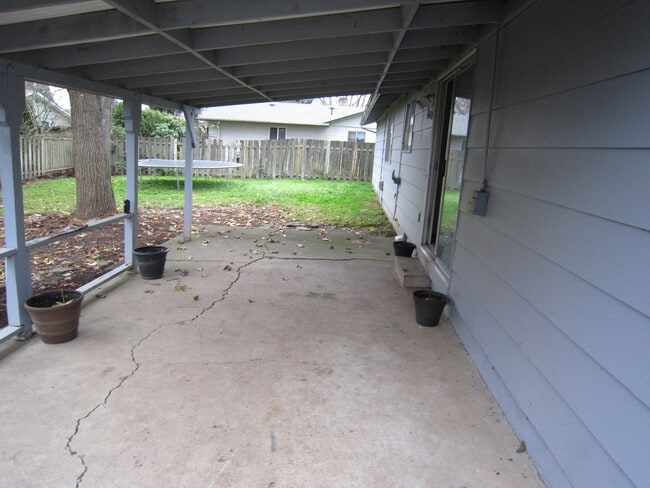 Building Photo - Four Bedroom Home in Keizer, Close to Keiz...