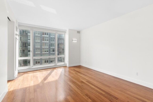 Building Photo - 2 bedroom in New York NY 10022