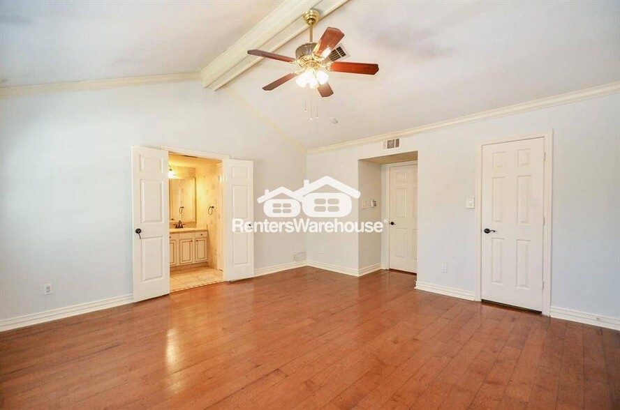 Building Photo - 2508 Bering Dr