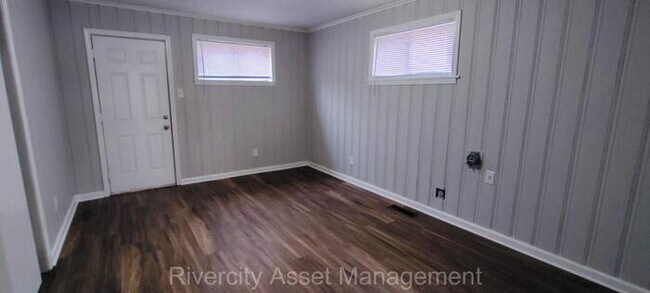 Building Photo - Gorgeous home is Frayser!!!!