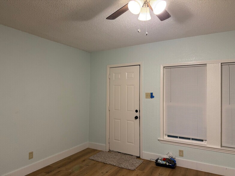 Building Photo - 2543 E Ann Arbor Ave