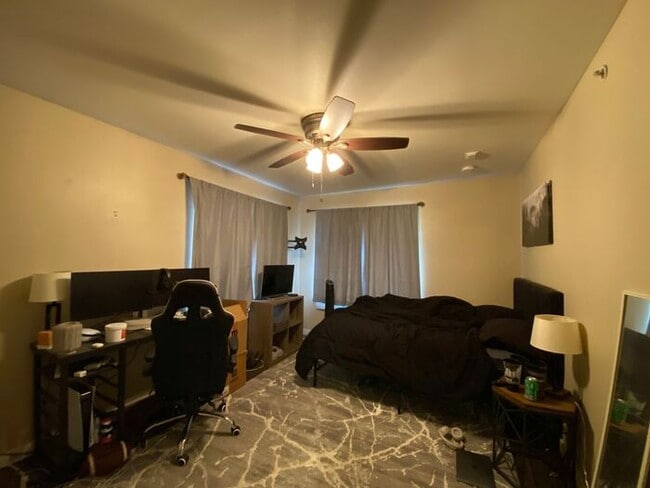 Building Photo - $4,400 | 5 Bedroom, 3 Bathroom Condo | NO ...