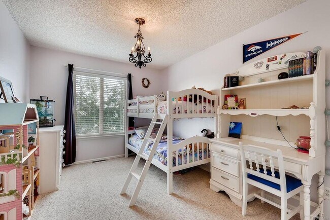 Building Photo - GREAT LOCATION! New LVP and Carpet - WON'T LAST LONG!