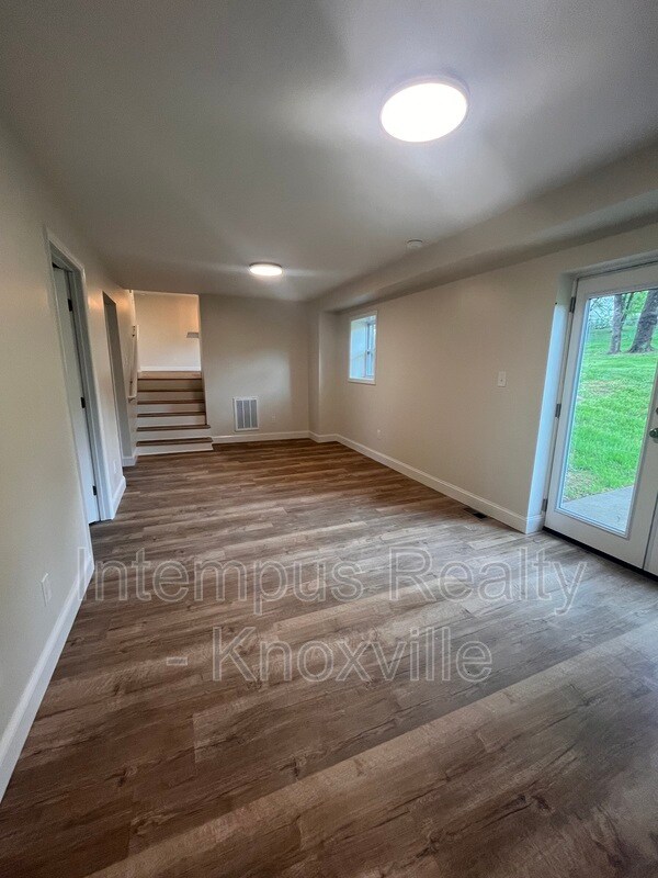 Building Photo - 228 Duzane Dr