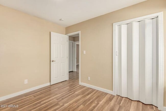 Building Photo - 7361 W Shangri La Rd