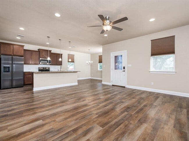 Building Photo - 904 Central Blvd