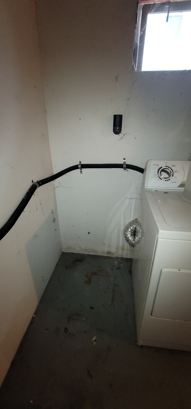 Building Photo - 94 Hinman St