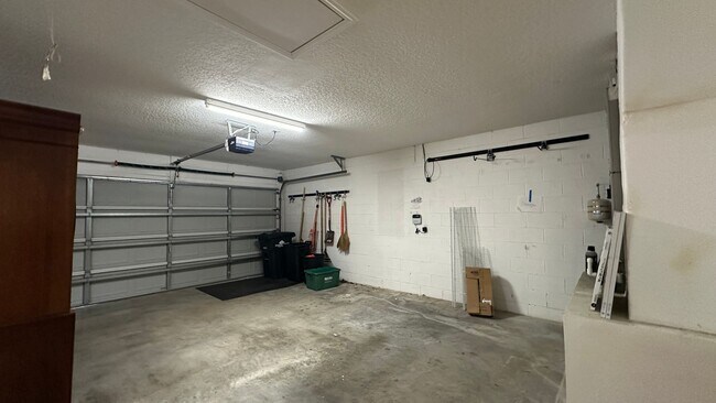 Building Photo - 1653 Cherry Ridge Dr