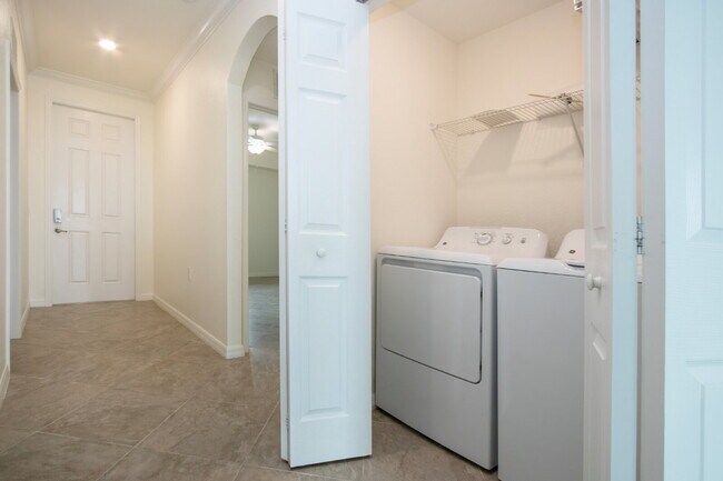 Building Photo - Riverfront Condo - 2 bed - 2 bath for rent