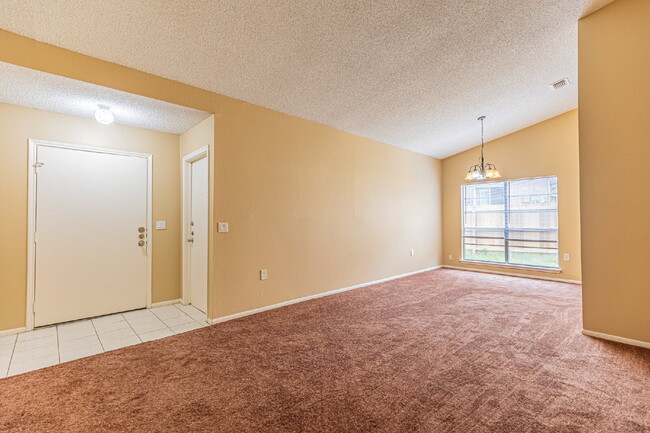 Building Photo - 14719 Highland Peak