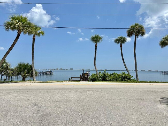 Building Photo - 13509 S Indian River Dr