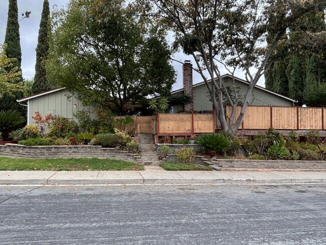 Building Photo - Beautiful Single-Story Townhome on Corner Lot with Private Courtyard & 2-Car Garage