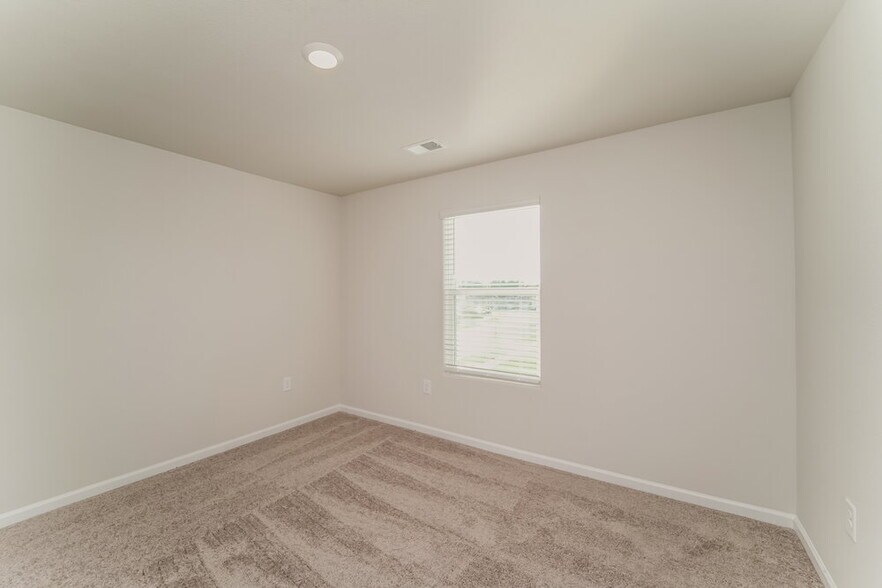 Building Photo - 8005 Moose Crk Dr