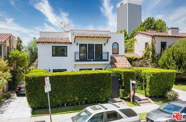 Building Photo - 831 S Curson Ave