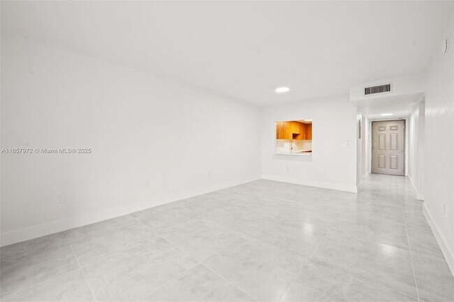 Building Photo - 10090 NW 80th Ct