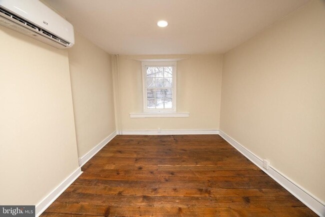 Building Photo - 6192 Lower York Rd