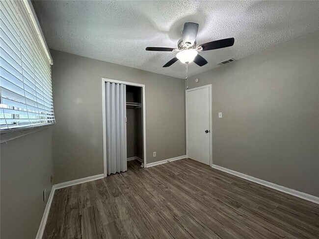 Building Photo - 6505 Arnold Dr