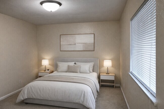 Building Photo - 2026 N Westwood Ave